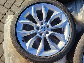 NOVÉ 19" Letní Škoda CRATER Karoq 5x112 8J ET45 225/45/19 - 3