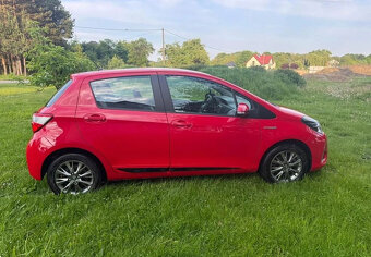 Toyota Yaris Hybrid 1.5 VVT-i Selection TOP - 3