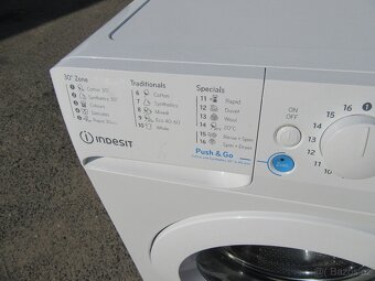 Nabízím pračku Indesit. přední plnění na 6 kg prádla. Plně f - 3