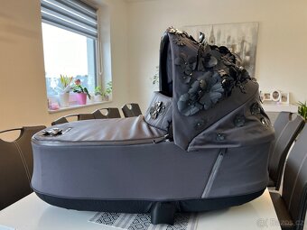 Cybex Priam Lux Flowers Grey - Dark Grey - 3