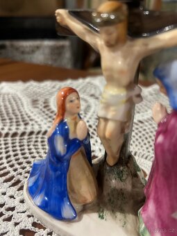 Starožitná porcelánová soška Kalvárie - 3