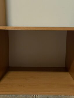 Nízká dřevěná skříňka - 3