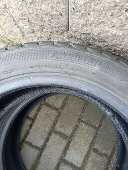 Prodám zimní pneu 205/50 R17 - 3