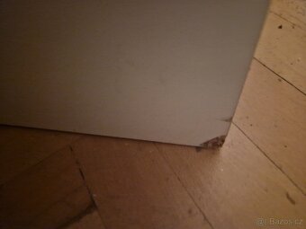 Nocni stolek MALM IKEA - 3