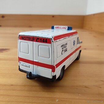 Model Mercedes Benz sanita - 3