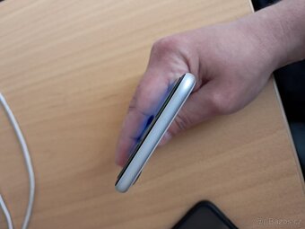 IPhone SE 64GB BÍLÁ 100%BATERIE - 3