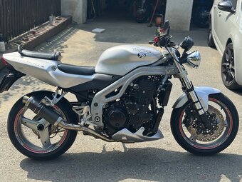 Triumph Speed Triple 955i - 3