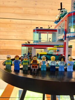 Lego City Nemocnice (+13 figurek) - 3