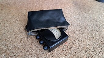 Ruční analogový voltmetr AC/DC 0-6V, 0-300 V - 3