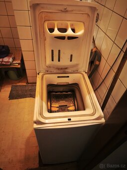 Automatická pračka vrchem plněná a malá z boku - 3