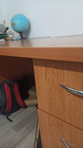 Mohutný psací stůl stavěný na zakázku - 3