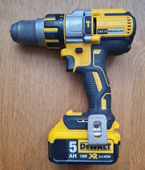 Akuvrtačky Dewalt DCD995 + DCD710 s nabíječkou - 3
