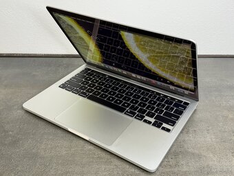 MacBook Pro 13'' 2020 / M1 / 16GB / 512GB SSD / Silver - D - 3