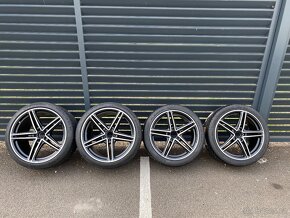 Mercedes Benz AMG GT - 3