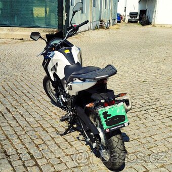 SYMNH T 300 - ČERNÁ-BÍLÁ - EURO 5 - PŘEDVÁDĚCÍ MOTOCYKL - 3