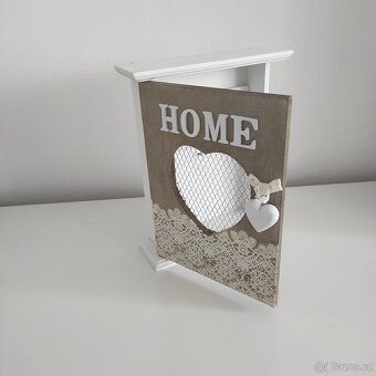 Dřevěný vintage domeček na klíče - 3