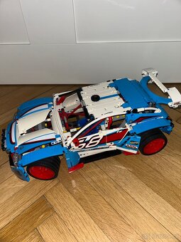 Lego Technic závodní auto 42077 - 3