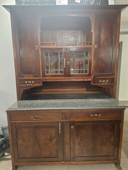 Starožitná kredenc - 3