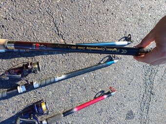 6 rybářských prutů s navijáky - 3