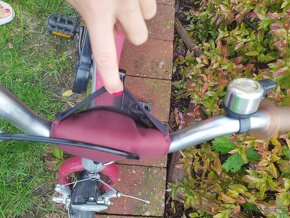 Červené dětské kolo BMW - 3