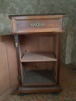 Starožitná skříňka - 3