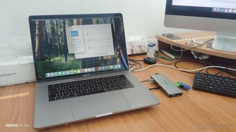MacBook 15" 2,2 GHz 6jádrový Core i7 6 GB RAM a 256 SSD - 3