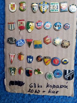 Fotbalové odznaky staré 63 kusů - 3