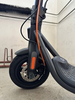 🛴 Elektrická koloběžka Ninebot KickScooter F2 Plus E by Seg - 3