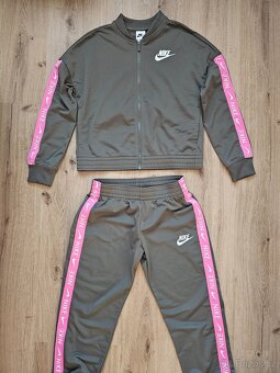Nová dívčí sportovní souprava Nike Sportswear - 3