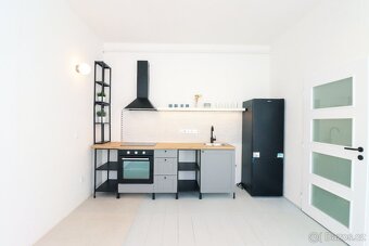 Pronájem bytu 3+kk, 81 m2 Křižíkova - 3