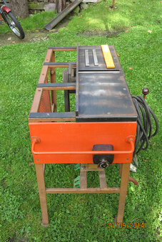 HOBLOVKU české výroby šíře 20cm na 380 V,dvounožovou. - 3