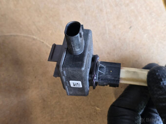 BMW F10, F11 a další, čidlo aktivní ochrany chodců - 3