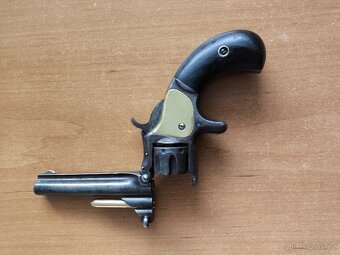 Revolver Smith & Wesson do roku 1890 - 3