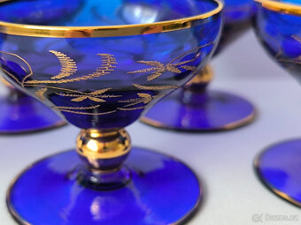 Sklenička modrá 7x, zlatě vyryté - 3