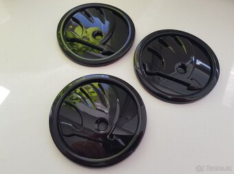 Skoda cerny znak cerne loga emblemy - 3