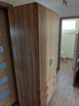 šatní skříň - 3