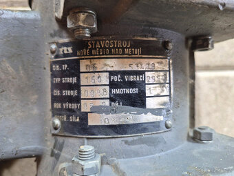 Příložný vibrátor Stavostroj – motor MEZ Mohelnice - 3