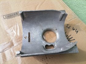 Jawa 125 víko karburátoru - 3