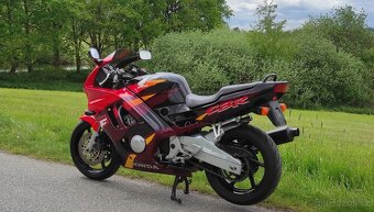 Honda CBR 600 F v luxusním stavu - 3