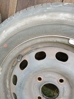 Prodám 2x letni pneu 185/65 R14 na disku Ford - 3