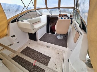 Pěkný Cruiser Bayliner 2155 s dieselovým motorem - 3