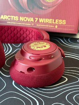 Sluchátka SteelSeries Arctis Nova 7 - Dragon Edition - 3