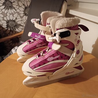 Prodám nevyužité dívčí brusle vel.35-38 - 3