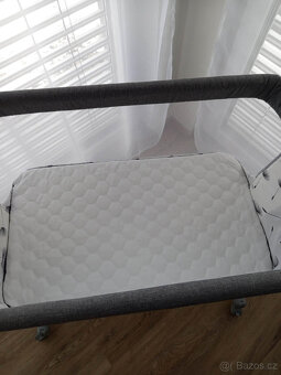 Cestovní postýlka na kolečkách - 3