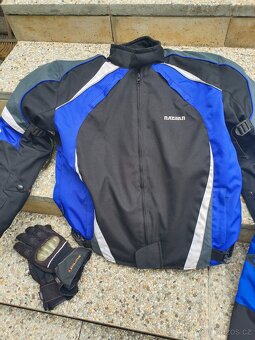 Motocyklová bunda a kalhoty a rukavice. Vel.54. Cena 2999 Kč - 3