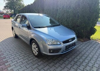 Ford Focus 1,6i Ghia Tažné Klima benzín - 3