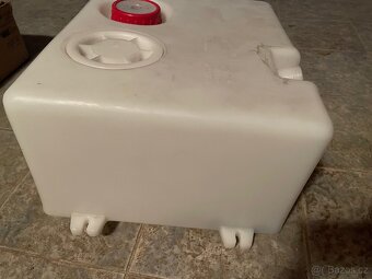 Nádrž na vodu do karavanu - 55l - 3