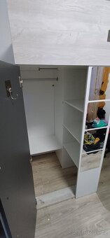 Vyvýšená postel se skříní a stolem - 3
