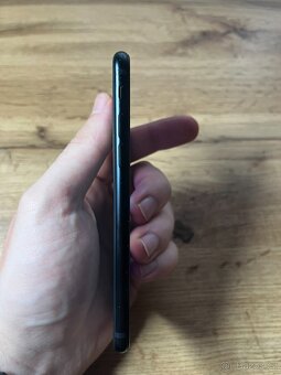 iPhone SE 3. (2022) 64 GB – 100% Baterie - záruka 6 měsíců - 3