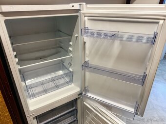 Lednička s mrazákem Beko RCSA240M30W - 3